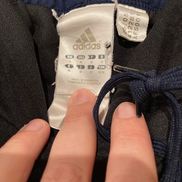 Adidas shorts SZ M - Picture 2 of 3